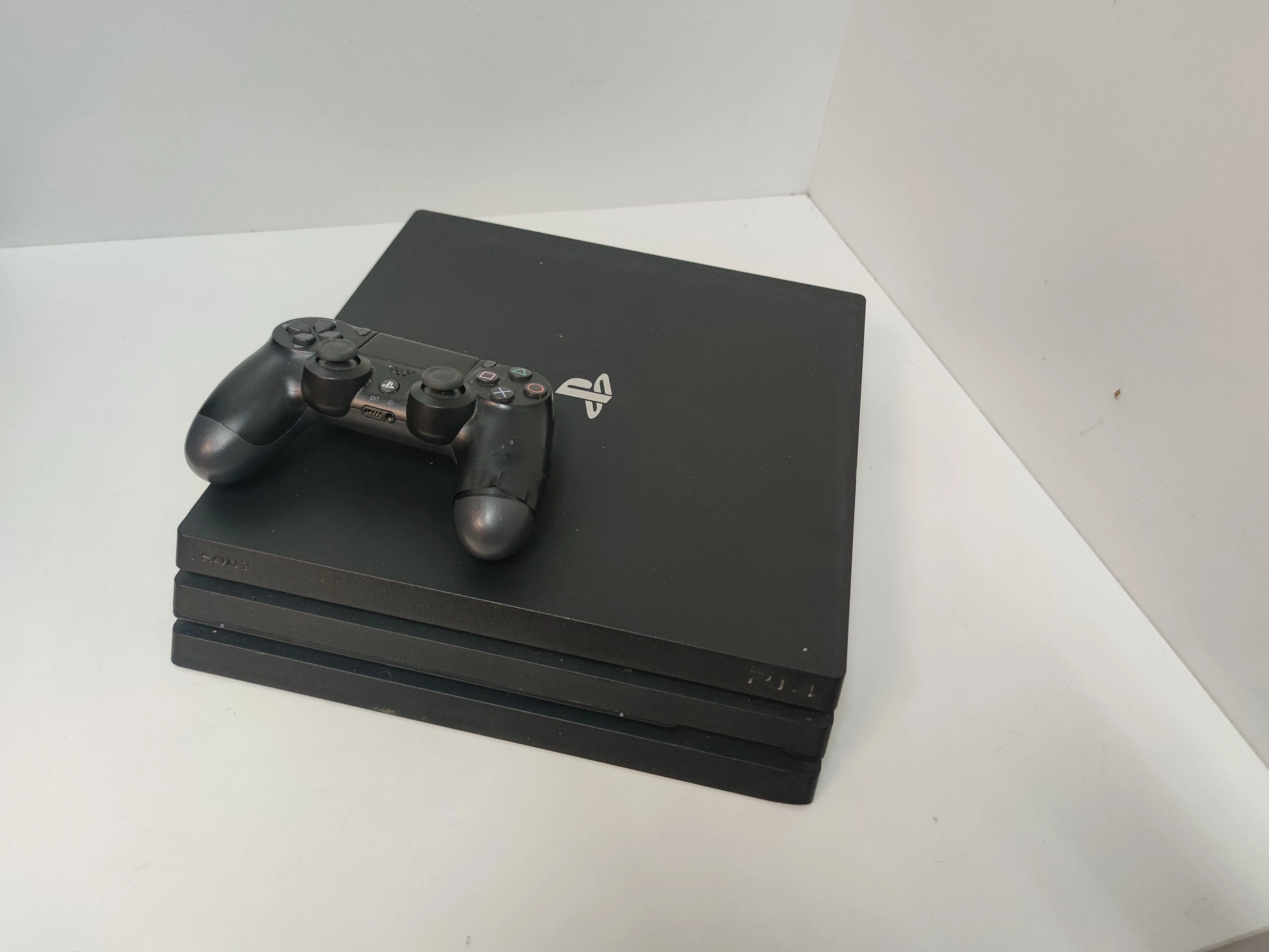 konsola-playstation-4-pro-cuh-7216b-1tb-stan-11323-2