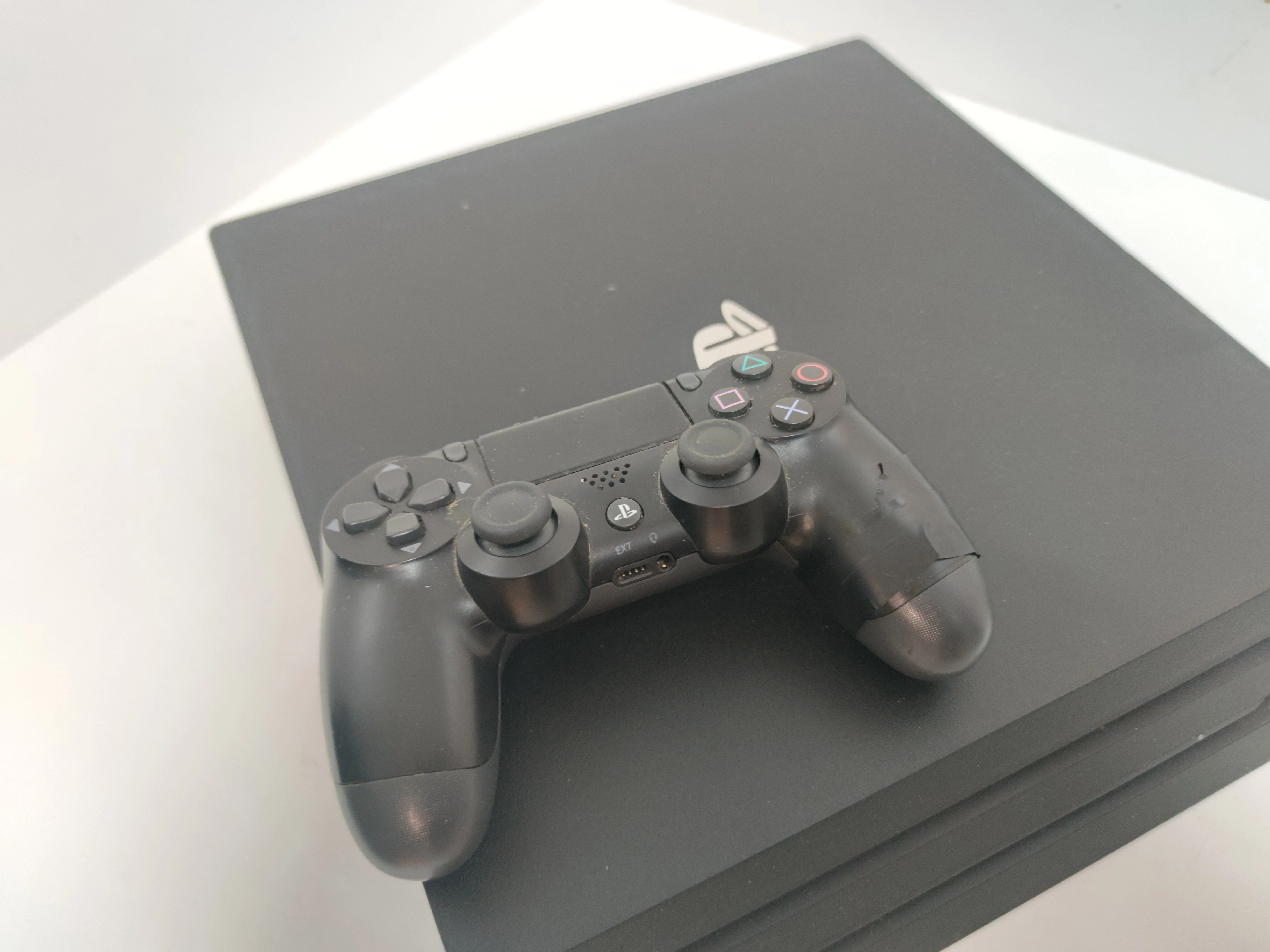 konsola-playstation-4-pro-cuh-7216b-1tb-kod-producenta-cuh-7216b