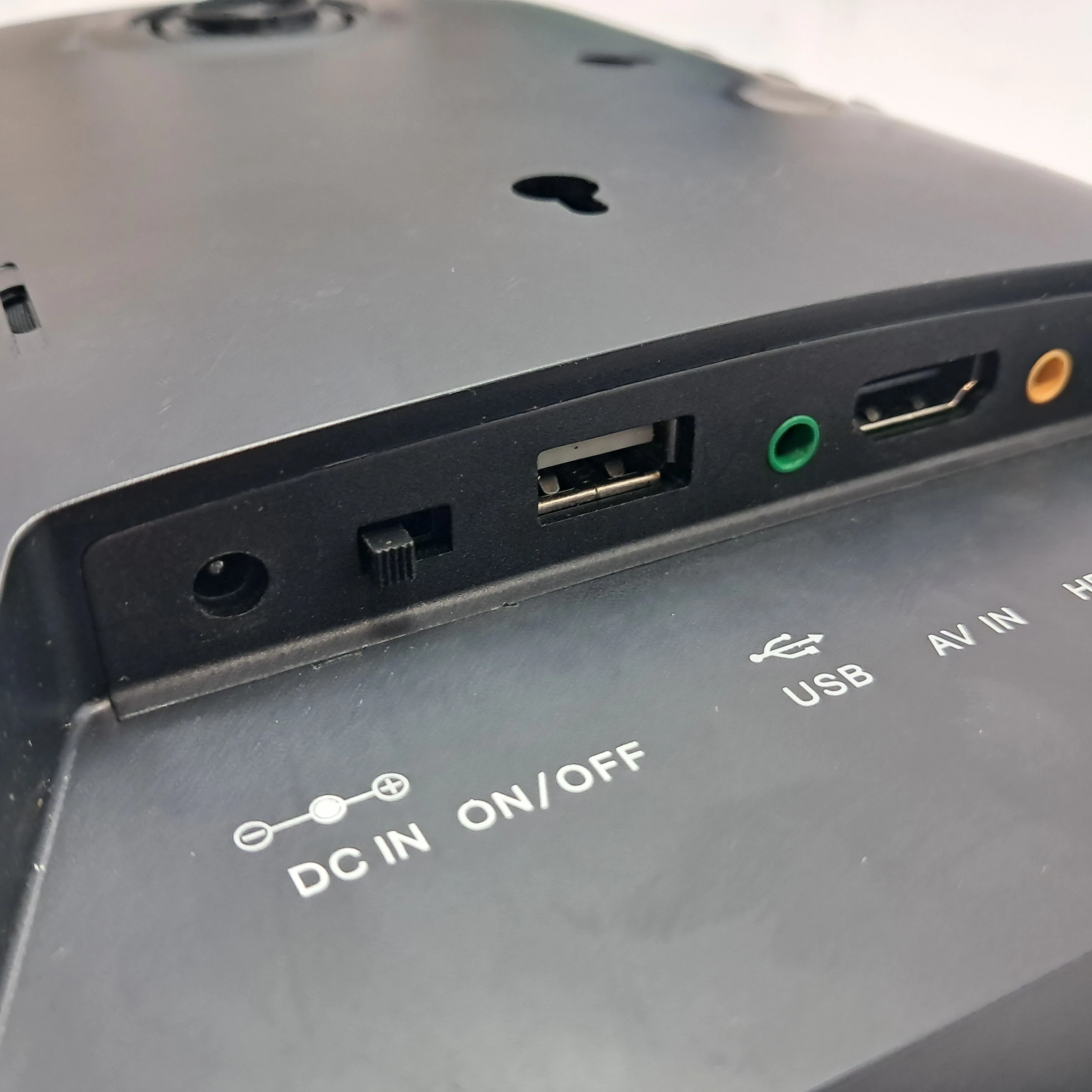 tv-samochodowy-mistral-mi-tv1010-kod-producenta-mitv1011