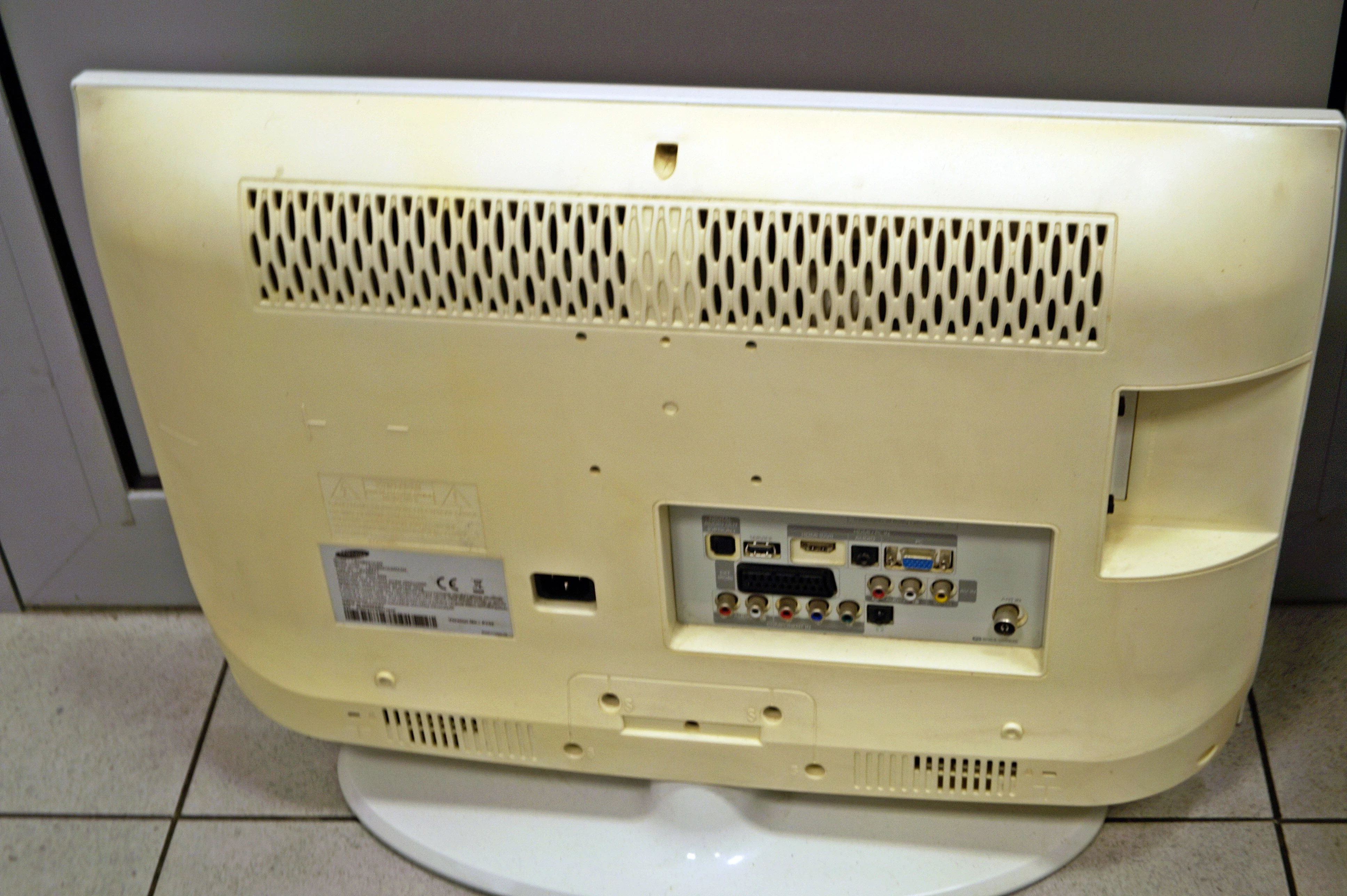 telewizor-samsung-le22b541c4w-bialy-pilot-stan-11323-2