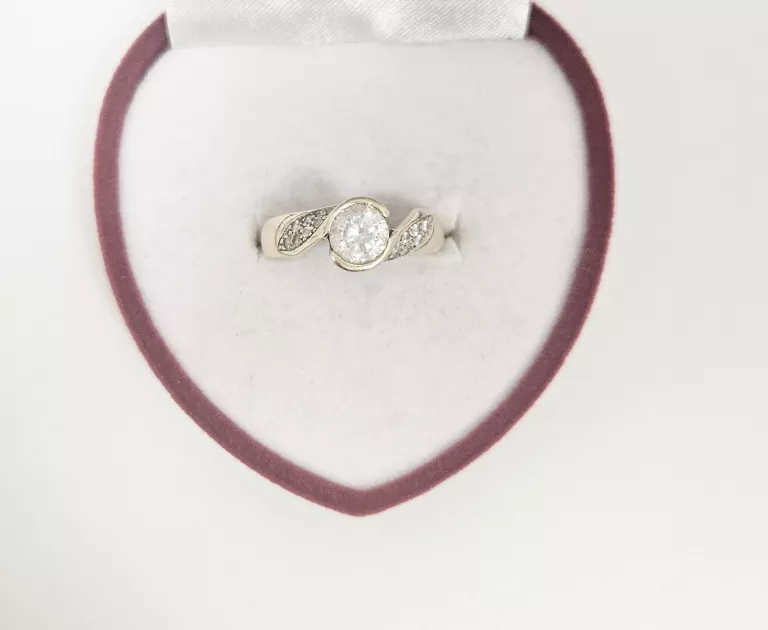 ZŁOTY PIERŚCIONEK Z OCZKIEM 585/3,74G