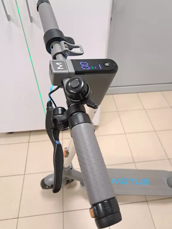 HULAJNOGA ELEKTRYCZNA MOTUS SCOOTY 10 PLUS