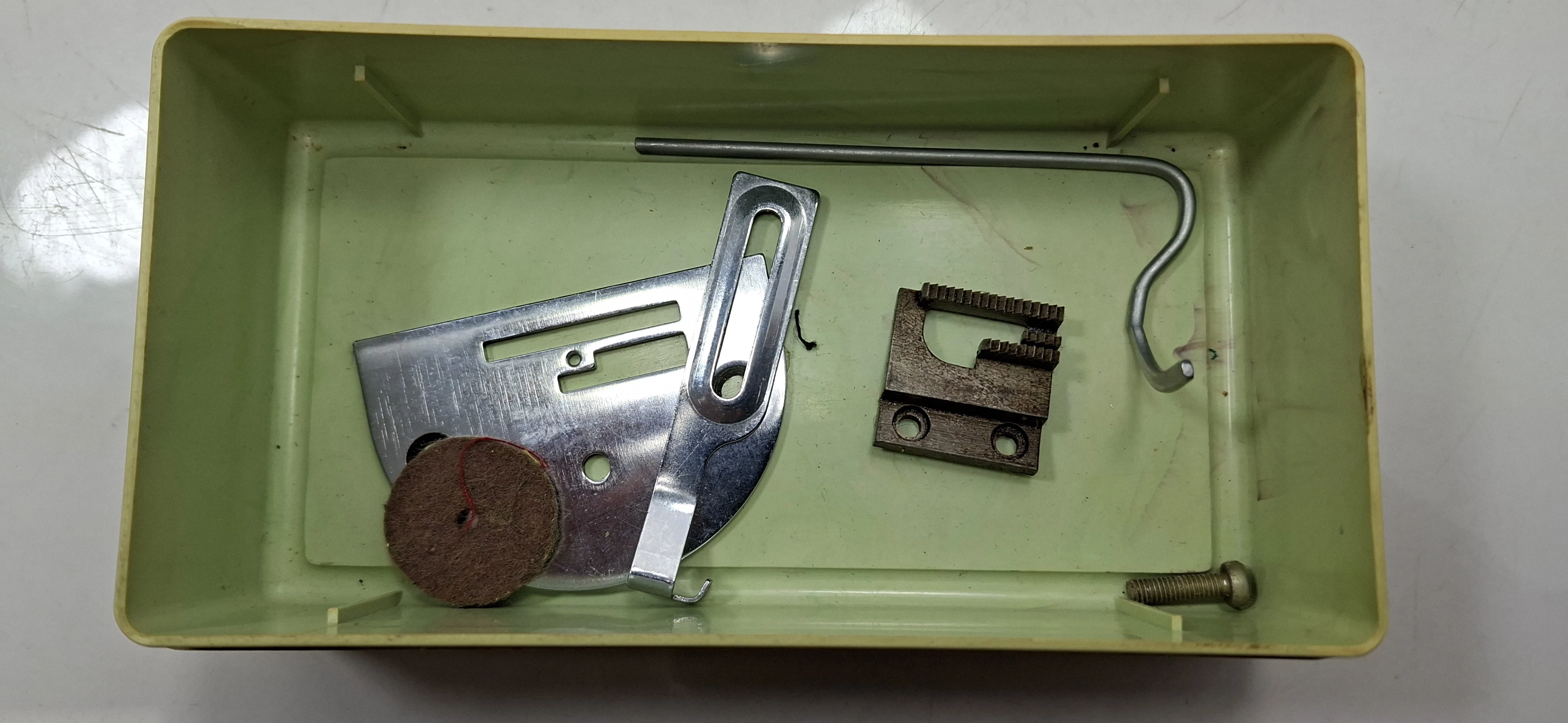 maszyna-do-szycia-lucznik-radom-466-w-walizce-stan-11323-2