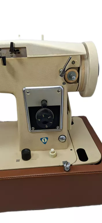 maszyna-do-szycia-lucznik-radom-466-w-walizce-model-predom-466