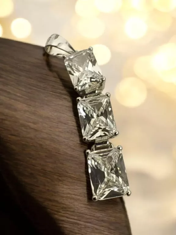 CUDOWNA SREBRNA  ZAWIESZKA  DŁUGOŚĆ 3,6 CM WAGA 3,00 G PRÓBA 925