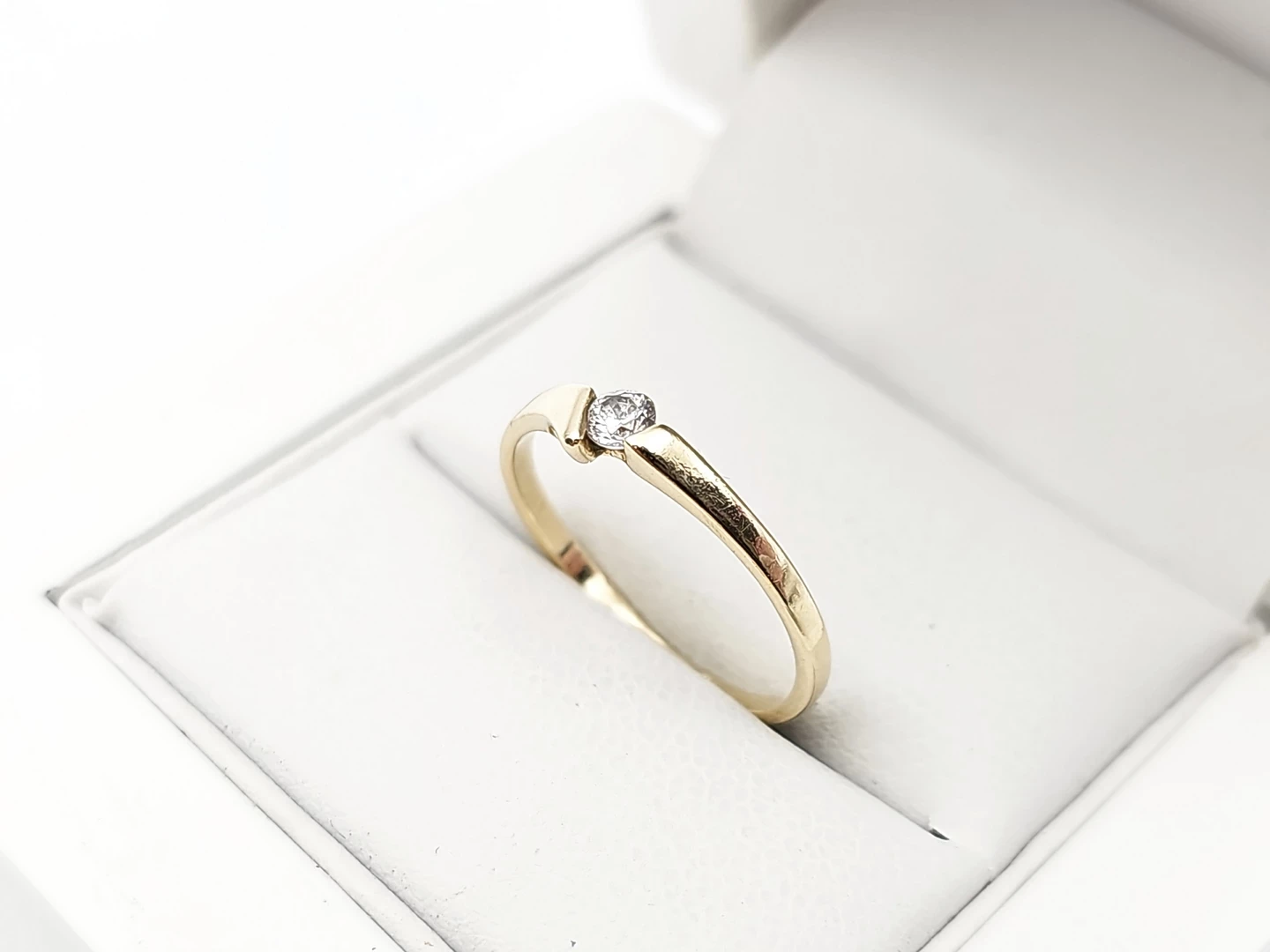 zloty-pierscionek-z-oczkiem-585-r-13-legionow-3-grudziadz