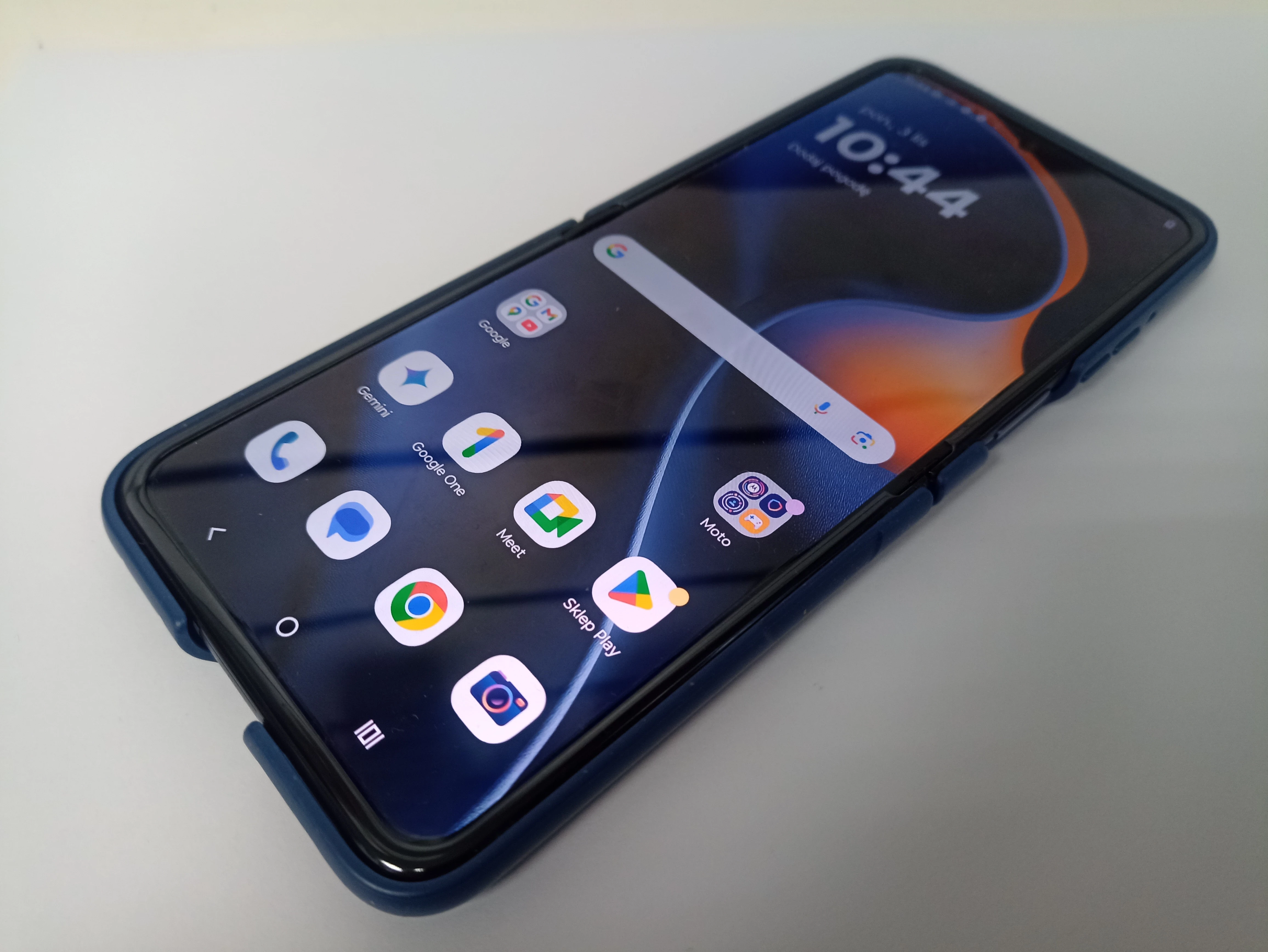 telefon-motorola-razr-60-uszkodzony-na-czesci-przekatna-ekranu-690