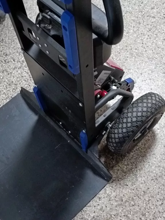 ELEKTRYCZNY SCHODOŁAZ TOWAROWY ANTANO DONKEY LIGHT LIFT (ŁADOWNOŚĆ 150 KG)