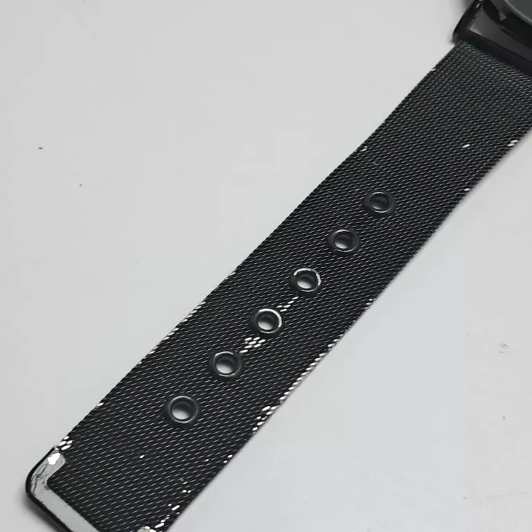 ZEGAREK CZARNY NA RĘKE