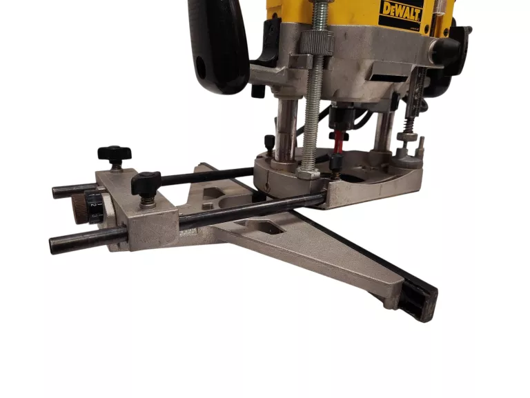 FREZARKA GÓRNOWRZECIONOWA DEWALT DW625E