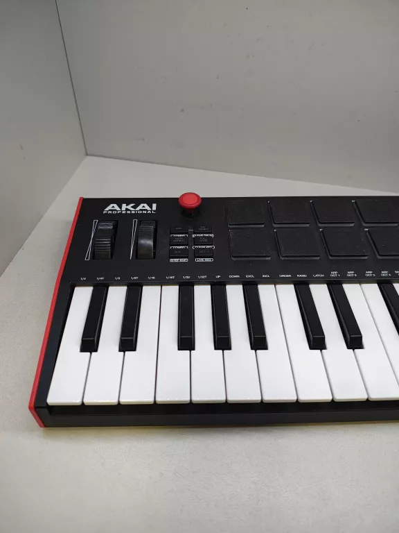 KLAWIATURA STERUJĄCA AKAI MPK MINI PLUS USB/MIDI