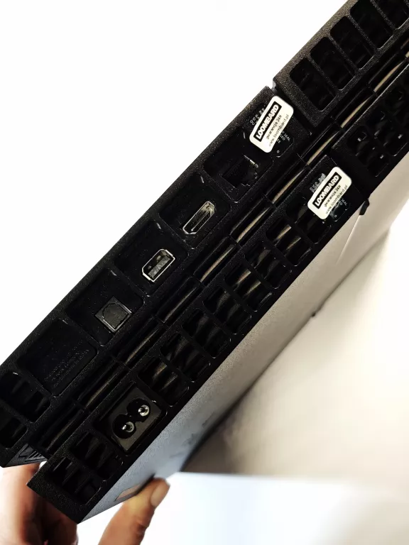 KONSOLA SONY PS4 500GB 2X PAD ŁADOWARKA 3 GRY KABLE