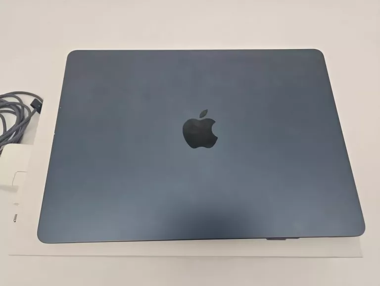 MACBOOK AIR M2 2022 13,6/M2/8GB/256GB