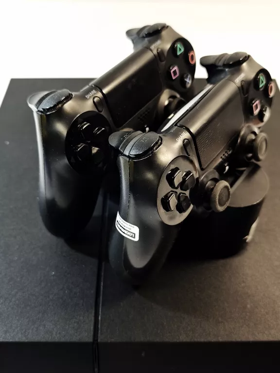 KONSOLA SONY PS4 500GB 2X PAD ŁADOWARKA 3 GRY KABLE