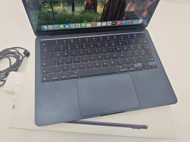 MACBOOK AIR M2 2022 13,6/M2/8GB/256GB