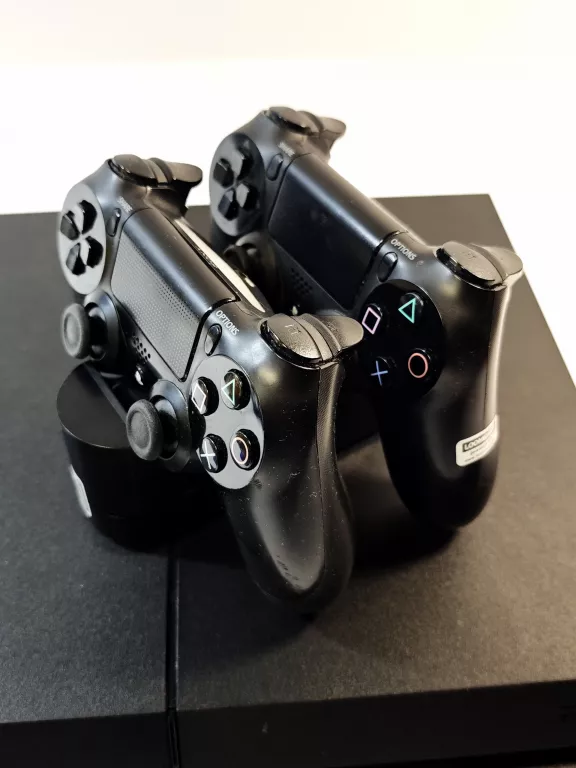 KONSOLA SONY PS4 500GB 2X PAD ŁADOWARKA 3 GRY KABLE