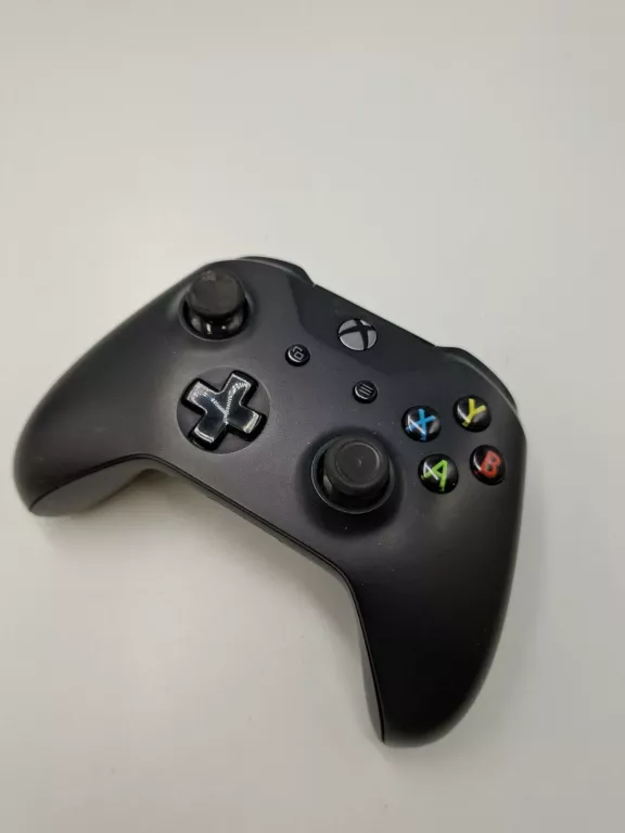 KONSOLA XBOX ONE S + 2X PAD + 6X GRY