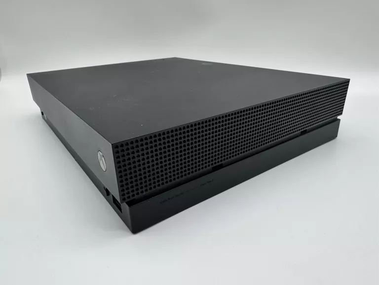 KONSOLA XBOX ONE X 1787 1TB + 2 PADY , 3 GRY, KABEL ZASIL