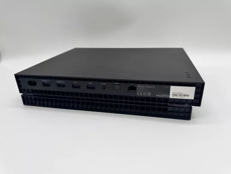 KONSOLA XBOX ONE X 1787 1TB + 2 PADY , 3 GRY, KABEL ZASIL