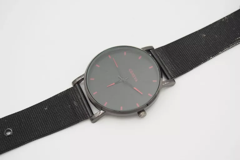 zegarek-kwarcowy-geneva-z-czerwonymi-wskazowkami-legionow-3-grudziadz