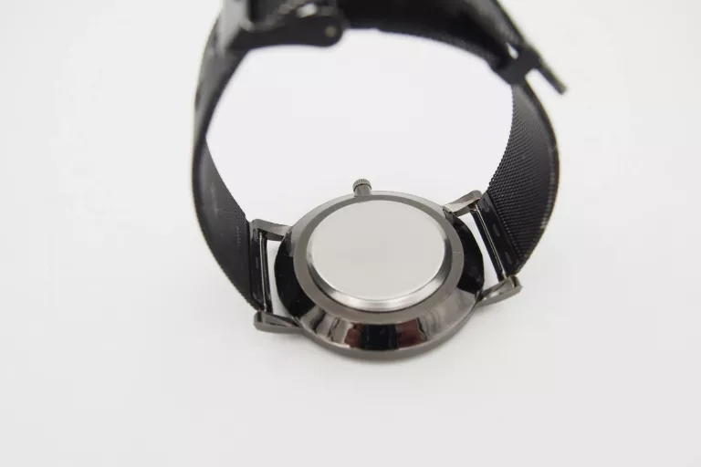 zegarek-kwarcowy-geneva-z-czerwonymi-wskazowkami-stan-11323-2