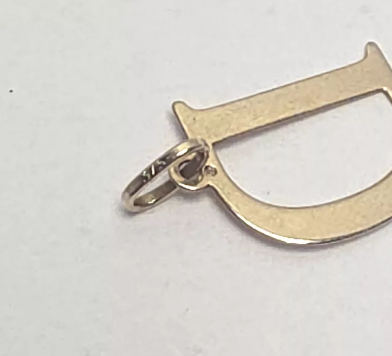 ZŁOTA UŻYWANY WISIOREK LITERKA "D" 375/9K 0,41G