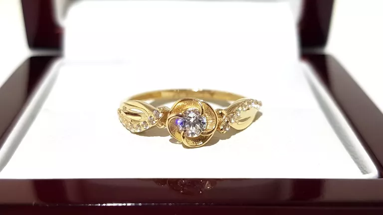 WYRÓB JUBILERSKI UŻYWANY ZŁOTY PIERŚCIONEK KWIATEK PR585 R16 1,65G