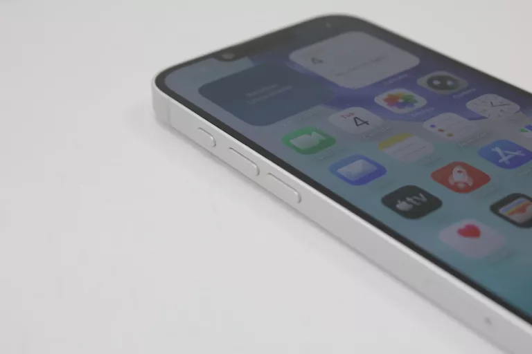 TELEFON IPHONE 16E 128GB GWARANCJA DO 11 WRZEŚNIA 2026!