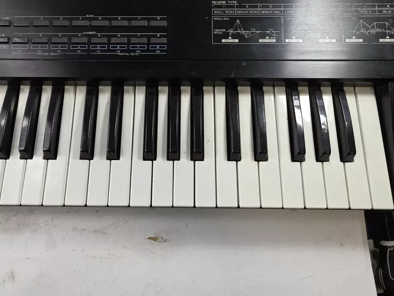 SYNTEZATOR ROLAND D-20