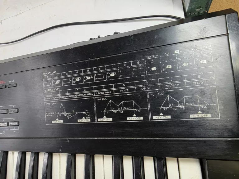 SYNTEZATOR ROLAND D-20