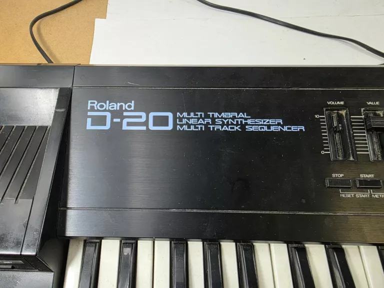 SYNTEZATOR ROLAND D-20