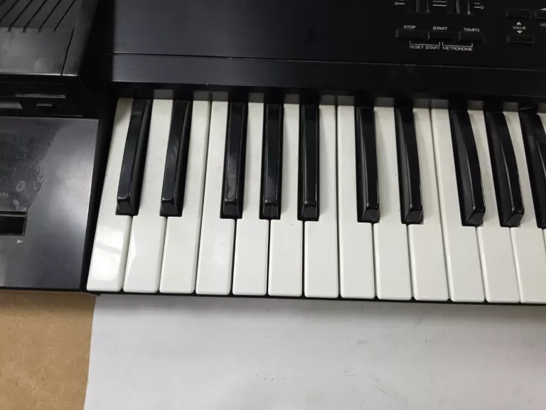 SYNTEZATOR ROLAND D-20