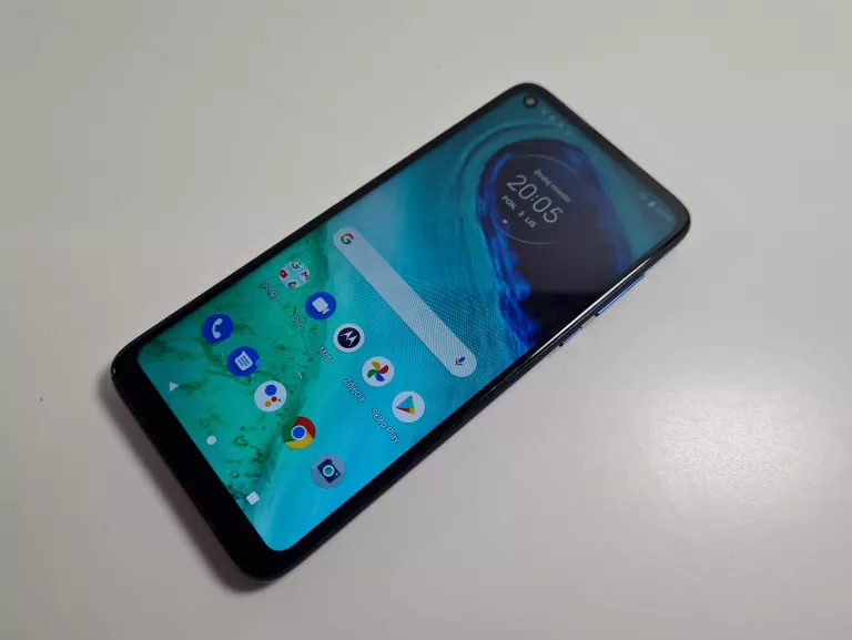 TELEFON MOTOROLA MOTO G8 4/64GB XT2045 NIEBIESKI