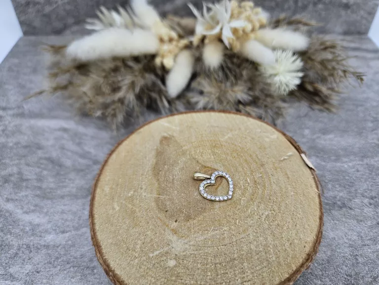 PIĘKNA ZŁOTA ZAWIESZKA PRÓBA 585 WAGA: 0,86G 1CM/1,5CM