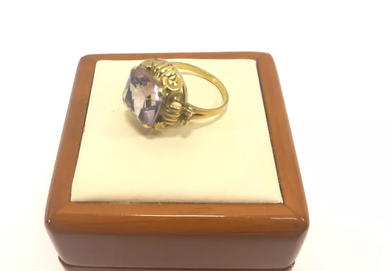 STYLOWY ZŁOTY  PIERŚCIONEK Z DUŻYM AMETYSTEM, PONADCZASOWY WZÓR PR.333 R17