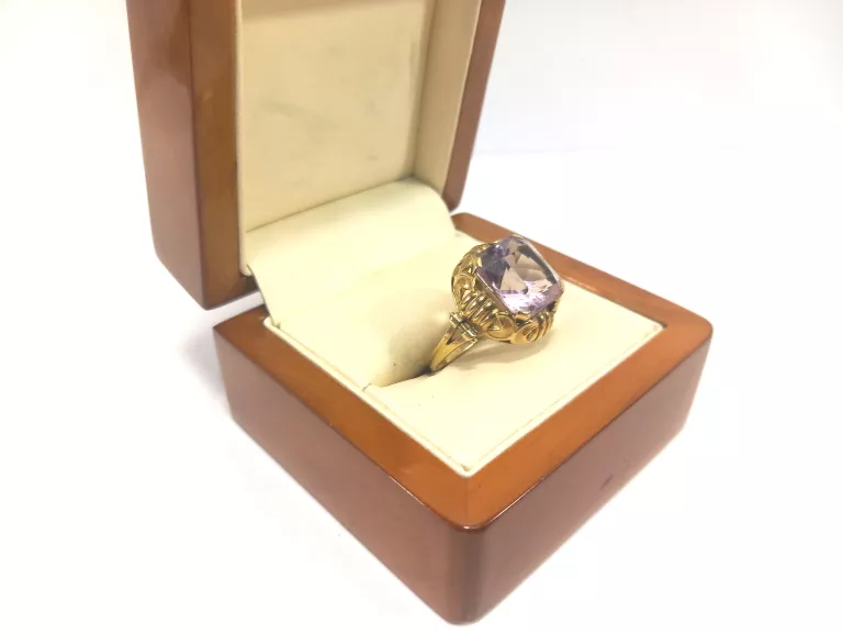 STYLOWY ZŁOTY  PIERŚCIONEK Z DUŻYM AMETYSTEM, PONADCZASOWY WZÓR PR.333 R17