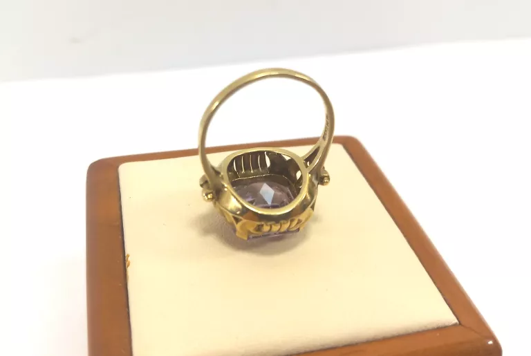 STYLOWY ZŁOTY  PIERŚCIONEK Z DUŻYM AMETYSTEM, PONADCZASOWY WZÓR PR.333 R17