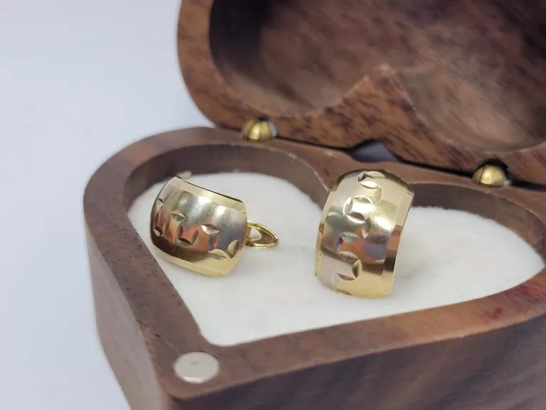 SUBTELNE ZŁOTE  KOLCZYKI 1,11 G  ZŁOTO 333 ZAPIĘCIE ANGIELSKIE