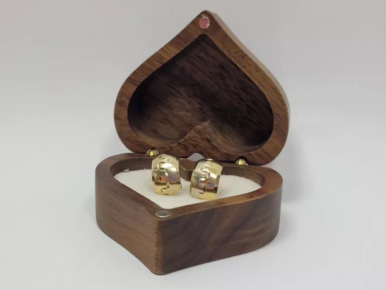 SUBTELNE ZŁOTE  KOLCZYKI 1,11 G  ZŁOTO 333 ZAPIĘCIE ANGIELSKIE