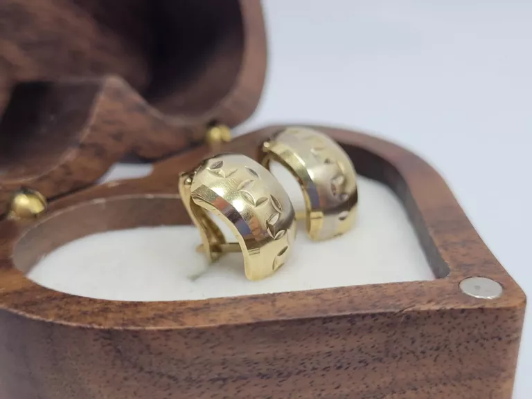 SUBTELNE ZŁOTE  KOLCZYKI 1,11 G  ZŁOTO 333 ZAPIĘCIE ANGIELSKIE