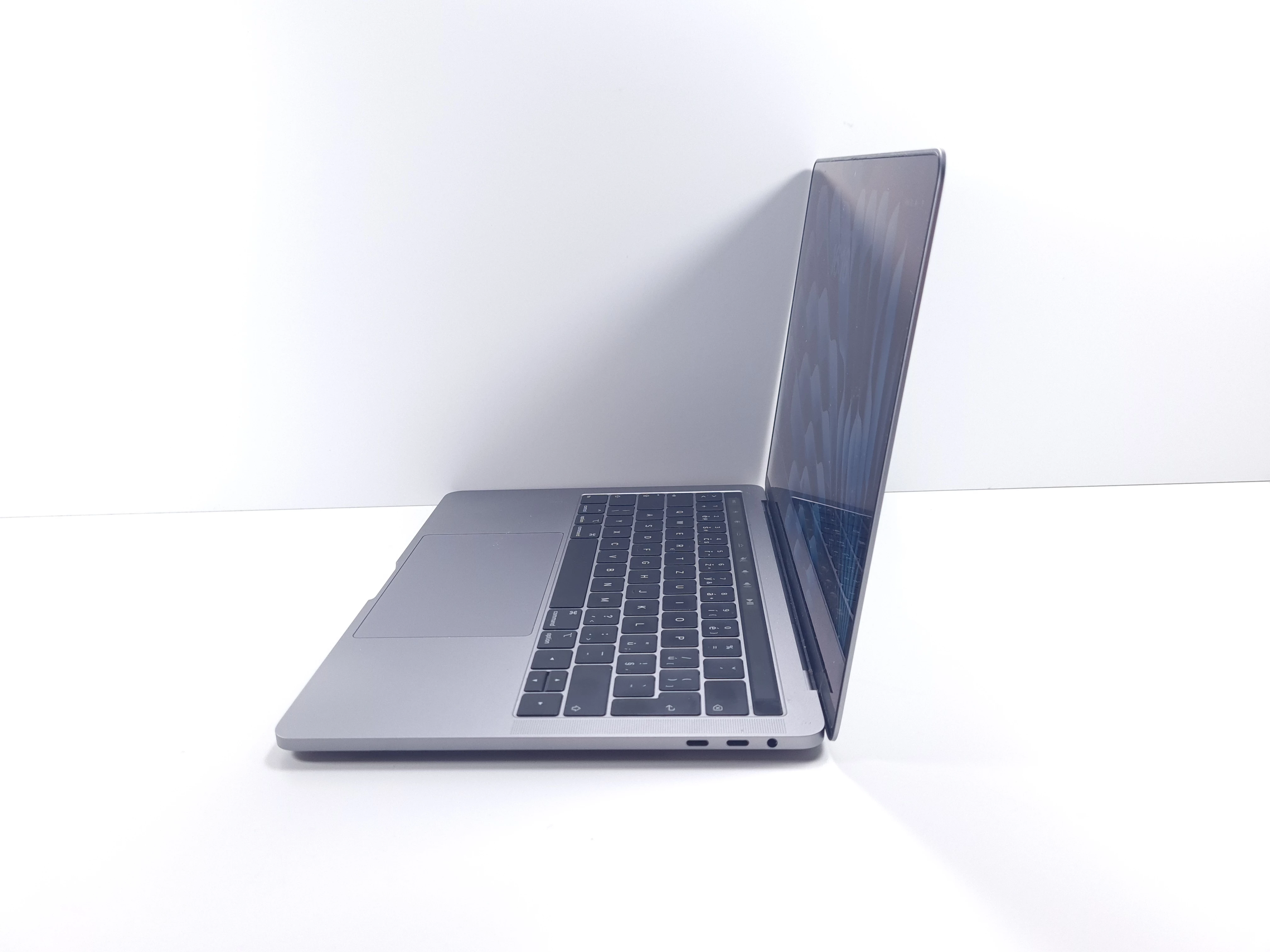 apple-macbook-pro-13-a1989-2019r-i7-8569u-16gb-512gb-ssd-210-cykli-przekatna-ekranu-1330