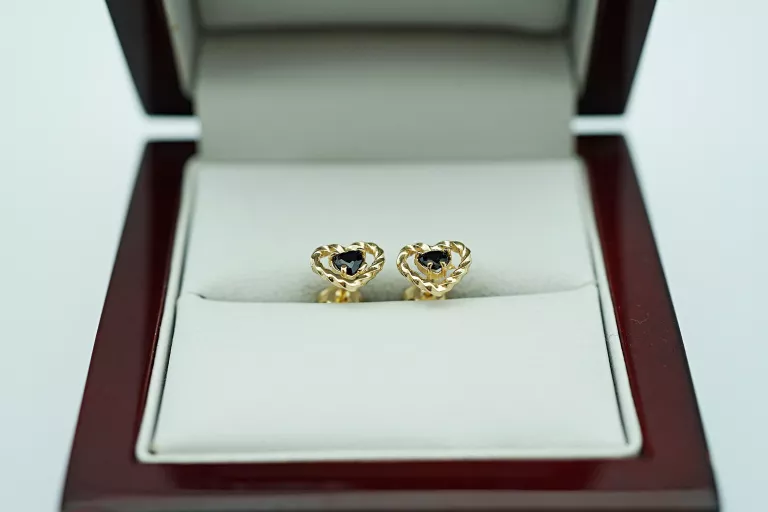 ZŁOTE KOLCZYKI SERCE Z ONYKSEM 585/1,06G/SZTYFT