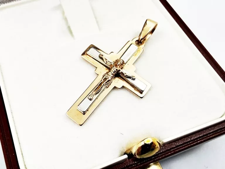 ZŁOTY KRZYŻYK P585, RÓŻOWE I BIAŁE ZŁOTO, WYSOKOŚĆ: 2,5 CM, WAGA: 1,94