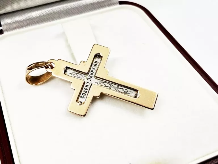 ZŁOTY KRZYŻYK P585, RÓŻOWE I BIAŁE ZŁOTO, WYSOKOŚĆ: 2,5 CM, WAGA: 1,94