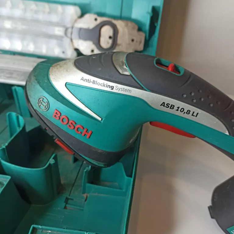 NOŻYCE ELEKTRYCZNE AKUMULATOROWE BOSCH 12 CM 3,6 V / KOMPLET