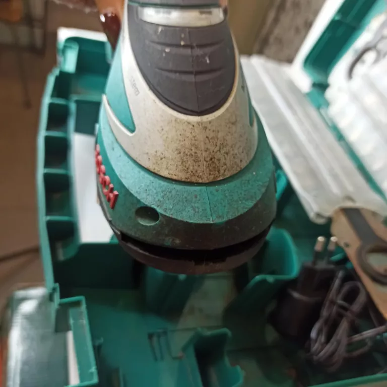 NOŻYCE ELEKTRYCZNE AKUMULATOROWE BOSCH 12 CM 3,6 V / KOMPLET