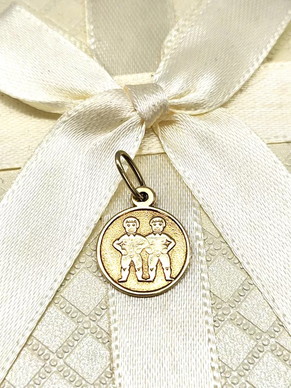 OKRĄGŁA ZŁOTA ZAWIESZKA "BLIŹNIĘTA" 585/0.93G