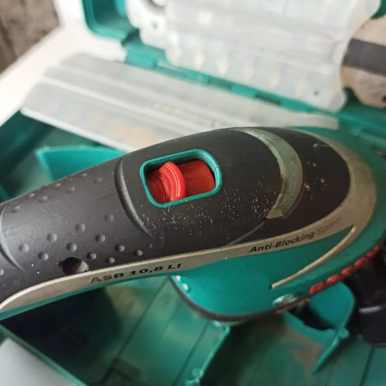 NOŻYCE ELEKTRYCZNE AKUMULATOROWE BOSCH 12 CM 3,6 V / KOMPLET