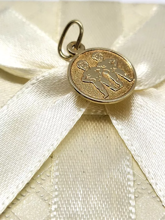 OKRĄGŁA ZŁOTA ZAWIESZKA "BLIŹNIĘTA" 585/0.93G