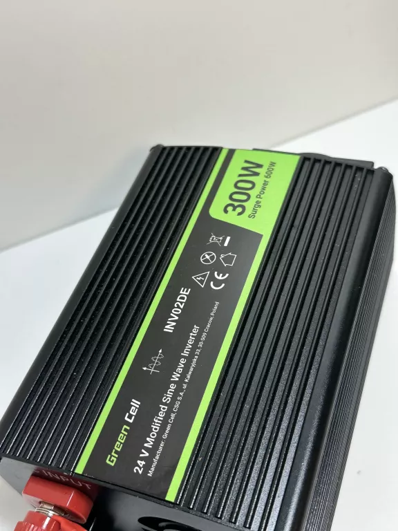 PRZETWORNICA SAMOCHODOWA GREEN CELL INWERTER NAPIĘCIA 24V 300W WARTO